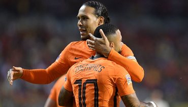 Виргил ван Дейк и Мемфис Депай.