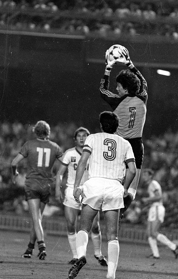 Ринат Дасаев в игре. Фото Игорь Уткин, архив «СЭ» Ринат Дасаев в игре. Фото Игорь Уткин, архив «СЭ»