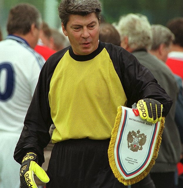 Ринат Дасаев в любимом свитере во время матча ветеранов. Фото Денис Киврин, архив «СЭ» Ринат Дасаев в любимом свитере во время матча ветеранов. Фото Денис Киврин, архив «СЭ»