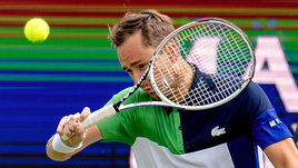 Медведев проиграл финал ноунейму, но нашел в себе силы от души поздравить противника