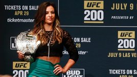 Интим-фото секс-символа ММА дважды слили в Сеть. Над ней издевался даже Конор Макгрегор