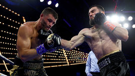 Раскаты грома. Бетербиев убрал Смита за два раунда