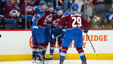 Валерий Ничушкин (в центре).