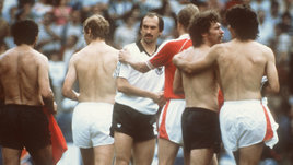 «Настоящее футбольное порно». 40 лет самому позорному матчу в истории чемпионатов мира