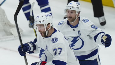 Виктор Хедман и Стивен Стэмкос («Тампа-Бэй Лайтнинг»).