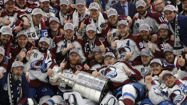 Хоккеисты «Колорадо» с Кубком Стэнли. Фото USA Today Sports Хоккеисты «Колорадо» с Кубком Стэнли. Фото USA Today Sports