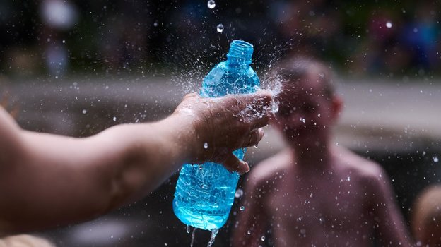 В жаркую погоду стоит пить много воды. Фото Global Look Press В жаркую погоду стоит пить много воды. Фото Global Look Press