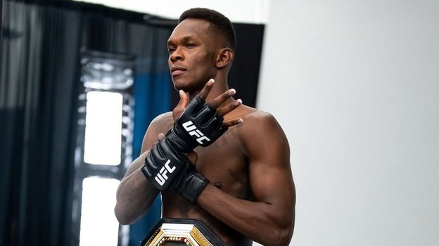 Адесанья представляет новые шорты для UFC 276. Фото Социальные сети UFC Адесанья представляет новые шорты для UFC 276. Фото Социальные сети UFC