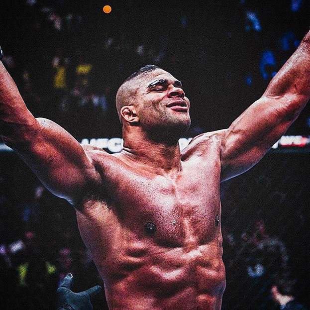 Алистар Оверим. Фото из соцсетей бойца Алистар Оверим. Фото из соцсетей бойца