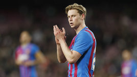 Год назад «Барселона» потеряла Месси. Теперь ей придется продать в «МЮ» звездного голландца