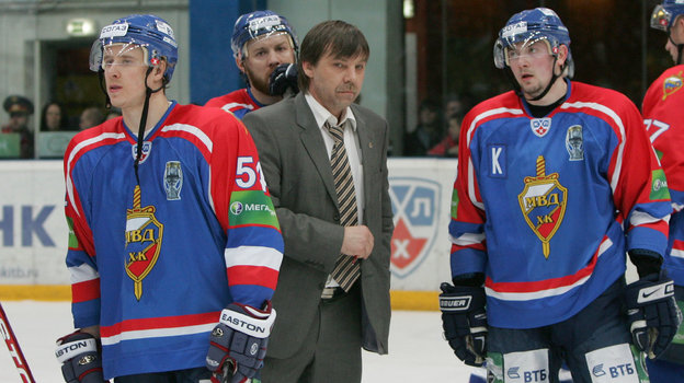 Олег Знарок и хоккеисты ХК МВД. Фото Татьяна Дорогутина, архив «СЭ» Олег Знарок и хоккеисты ХК МВД. Фото Татьяна Дорогутина, архив «СЭ»