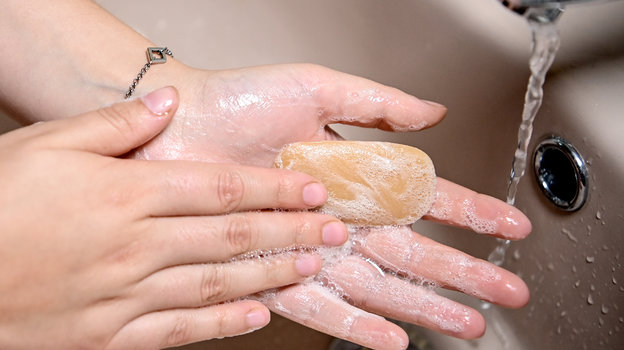 Мытье рук. Фото Global Look Press Мытье рук. Фото Global Look Press