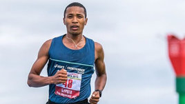 Якутский марафонец с гвинейскими корнями лишился медали из-за помощи мамы на финише