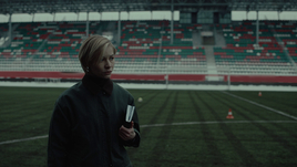 «Мы погружаем женщину в мужской, противоестественный для нее мир». Как создавали сериал «Домашнее поле»