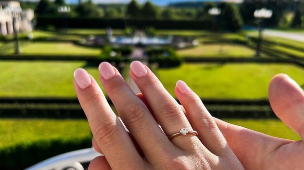 Динара Алимбекова объявила о помолвке с Антоном Смольским. Фото Личные соцсети Алимбековой Динара Алимбекова объявила о помолвке с Антоном Смольским. Фото Личные соцсети Алимбековой