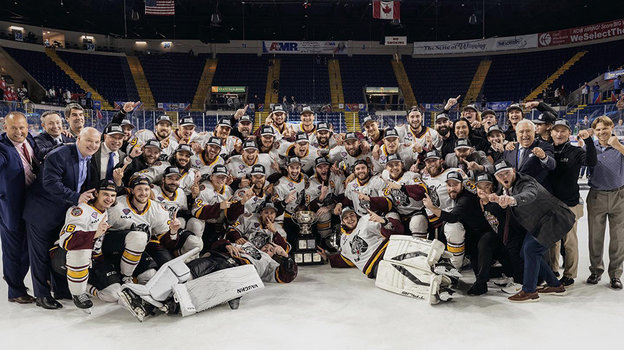 Петр Кочетков вместе с «Чикаго Вулвз» празднует чемпионство в АХЛ. Фото из личных соцсетей Петр Кочетков вместе с «Чикаго Вулвз» празднует чемпионство в АХЛ. Фото из личных соцсетей