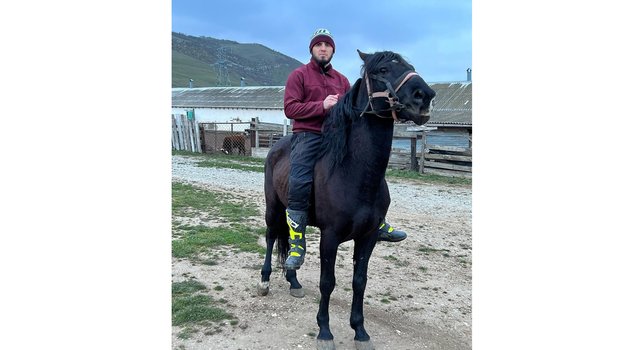 В мае Хабиб заявил, что Махачев оседлает Оливейру, «как свою лошадь». Фото из соцсетей Махачева В мае Хабиб заявил, что Махачев оседлает Оливейру, «как свою лошадь». Фото из соцсетей Махачева