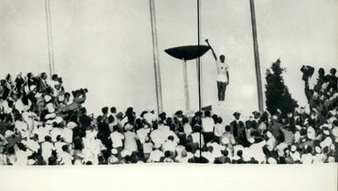 Зажжение олимпийского огня на открытии Олимпиады-1960 в Риме.