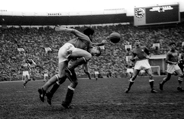 Виктор Понедельник в игре против Италии. Фото Олег Неелов, архив «СЭ» Виктор Понедельник в игре против Италии. Фото Олег Неелов, архив «СЭ»