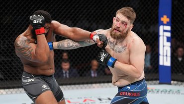 Кертис Блэйдс и Крис Докос.