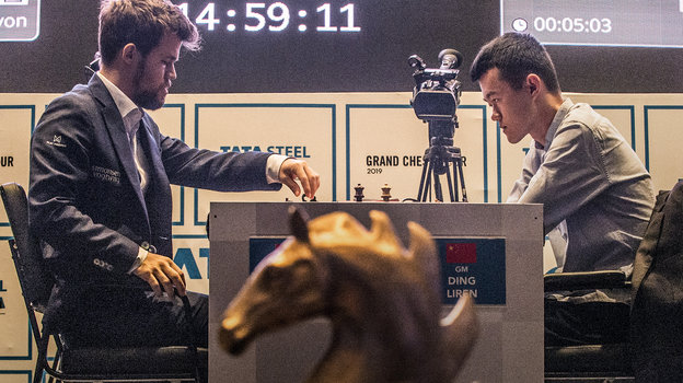Магнус Карлсен и Дин Лижэнь. Фото Global Look Press Магнус Карлсен и Дин Лижэнь. Фото Global Look Press