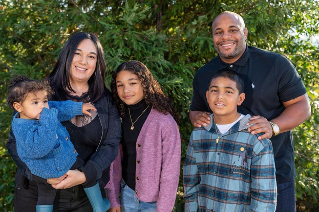 Даниэль Кормье с женой Салиной, сыном Даниэлем-младшим и дочерьми Маркитой и Луной. Фото Соцсети Даниэль Кормье с женой Салиной, сыном Даниэлем-младшим и дочерьми Маркитой и Луной. Фото Соцсети