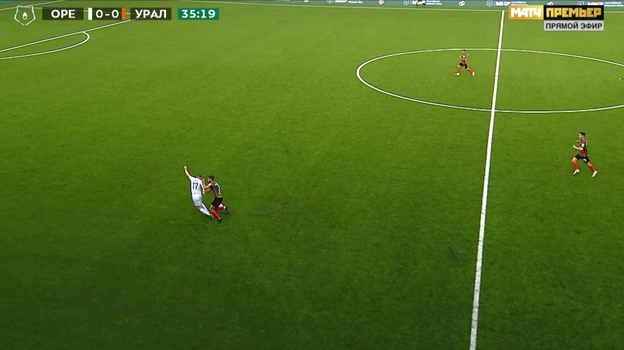 «Оренбург» — «Урал»: удаление Гогличидзе. Фото Скриншот трансляции. «Оренбург» — «Урал»: удаление Гогличидзе. Фото Скриншот трансляции.