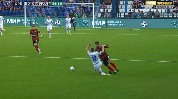 «Оренбург» — «Урал»: удаление Гогличидзе. Фото Скриншот трансляции «Оренбург» — «Урал»: удаление Гогличидзе. Фото Скриншот трансляции