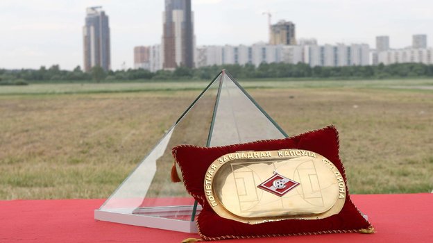 2007 год. Закладка символического камня на месте строительства стадиона. Фото Татьяна Дорогутина, архив «СЭ» 2007 год. Закладка символического камня на месте строительства стадиона. Фото Татьяна Дорогутина, архив «СЭ»