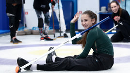 «Открыты любым предложениям. Кроме прыжков с парашютом!» Валиева и Трусова сыграли в керлинг