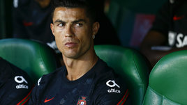 Криштиану перенес чудовищное унижение. Роналду надо перестать ныть и взять пример с Месси