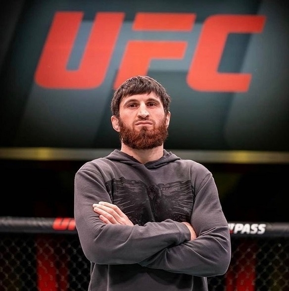 Анкалаев на фотосете перед UFC 277. Фото UFC, Соцсети Анкалаев на фотосете перед UFC 277. Фото UFC, Соцсети