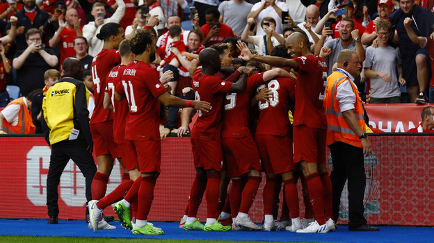 Футболисты «Ливерпуля» поздравляют Дарвина Нуньеса с голом. Фото Reuters Футболисты «Ливерпуля» поздравляют Дарвина Нуньеса с голом. Фото Reuters