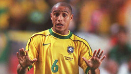 «За 500 тысяч долларов хоть завтра забирайте». Как Роберто Карлоса предлагали «Спартаку»