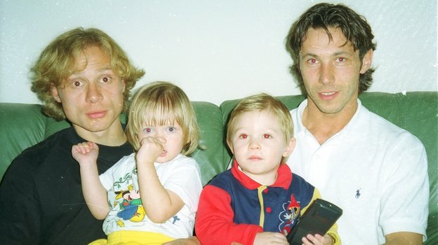 Валерий Карпин и Александр Мостовой со своими детьми. Валерий Карпин и Александр Мостовой со своими детьми.