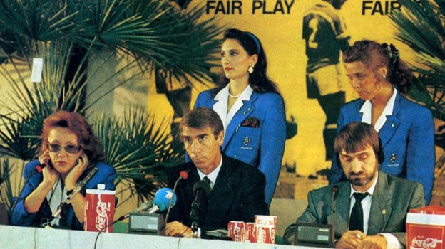 Главный тренер сборной Камеруна Валерий Непомнящий на пресс-конференции. Фото Reuters Главный тренер сборной Камеруна Валерий Непомнящий на пресс-конференции. Фото Reuters