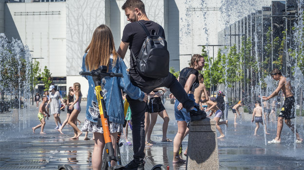 В Москве в прокат отдают 40 тысяч электросамокатов. Фото Global Look Press В Москве в прокат отдают 40 тысяч электросамокатов. Фото Global Look Press