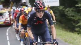 Русский велогонщик выиграл важную гонку в Испании. Но с марта он уже не россиянин