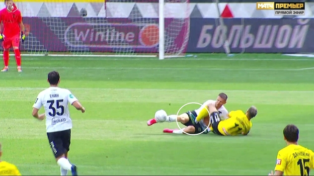 «Торпедо» — «Химки»: судья не удалил Ломовицкого. Фото Скриншот трансляции «Торпедо» — «Химки»: судья не удалил Ломовицкого. Фото Скриншот трансляции
