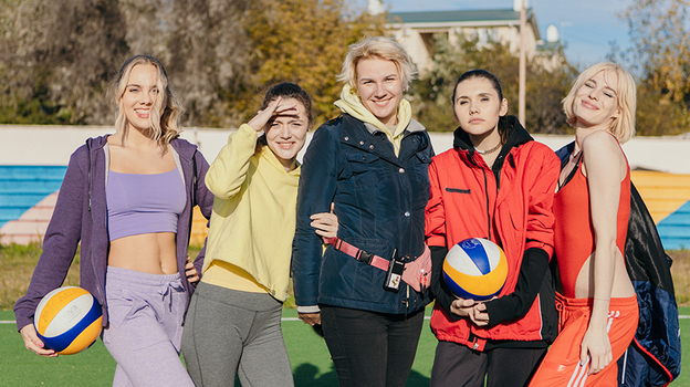 Елена Зарубина и актрисы сериала. Фото СТС Елена Зарубина и актрисы сериала. Фото СТС