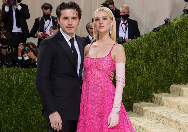 Бруклин Бекхэм и Никола Пельтц на свадьбе. Фото Соцсети Бруклин Бекхэм и Никола Пельтц на свадьбе. Фото Соцсети