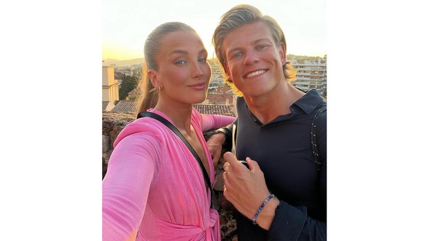 Клебо со своей девушкой Перниллой Десвик на отдыхе в Каннах. Фото Соцсети Клебо со своей девушкой Перниллой Десвик на отдыхе в Каннах. Фото Соцсети