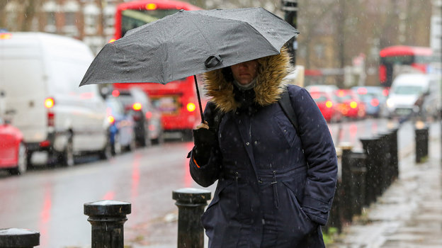 Как ухаживать за одеждой в сезон дождей? Фото Global Look Press Как ухаживать за одеждой в сезон дождей? Фото Global Look Press