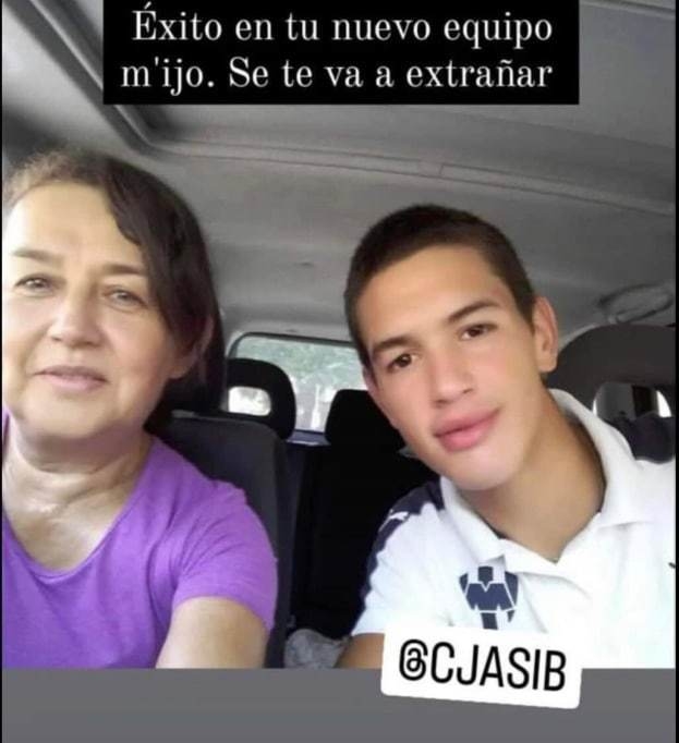 Сесар Монтес с мамой. Фото Соцсети Сесар Монтес с мамой. Фото Соцсети