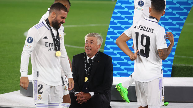 Дани Карвахаль (№2) и Карло Анчелотти. Фото Reuters Дани Карвахаль (№2) и Карло Анчелотти. Фото Reuters