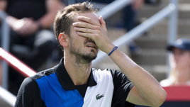 Медведеву крикнули «лузер» после матча в Монреале. И вот что было дальше