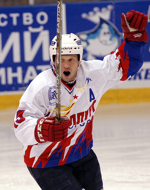 Евгений Корешков играет за «Металлург» в 2003 году. Фото Андрей Серебряков, архив «СЭ» Евгений Корешков играет за «Металлург» в 2003 году. Фото Андрей Серебряков, архив «СЭ»