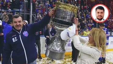 Олег Знарок с Кубком Гагарина в 2017 году.