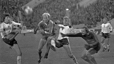 15 сентября 1982 года. Москва. Лужники. «Торпедо» — «Бавария» — 1:1. Опасный момент у ворот Вячеслава Чанова.