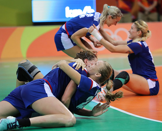 Российские гандболистки празднуют победу. Фото Global Look Press Российские гандболистки празднуют победу. Фото Global Look Press